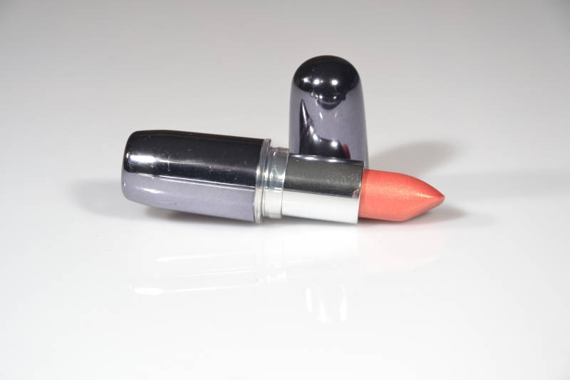 esthetique-CHATEAUNEUF D ENTRAUNES-min_lipstick-273109